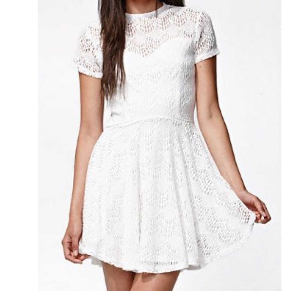 Beautiful white lace dress by Kendall & Kylie